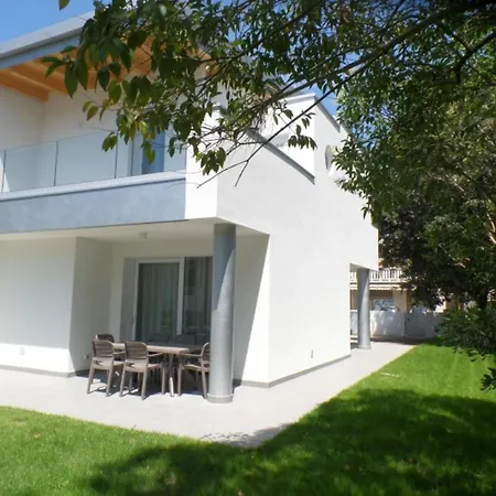 Bright Family With Garden Close To The Sea דירה